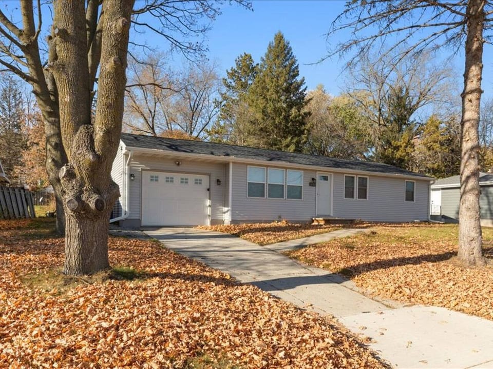 East Green Bay Family Home • Near Bay Beach - Green Bay