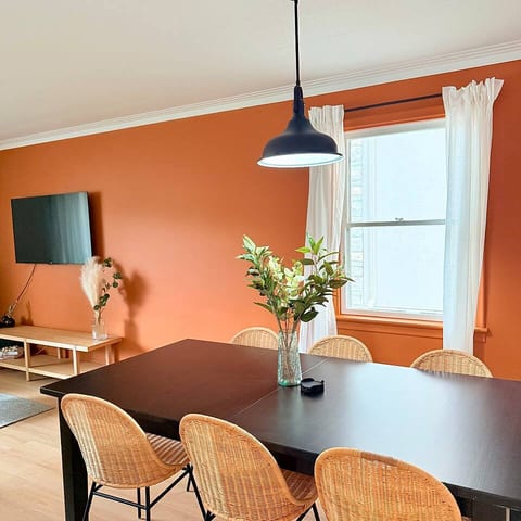 Mississauga 5BR Home – Steps to Lake & Trails