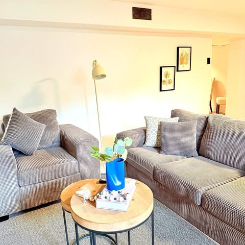 Mississauga 5BR Home – Steps to Lake & Trails