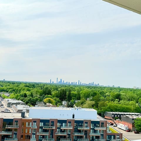 Modern 1BR Condo in Port Credit – Steps to Lake
