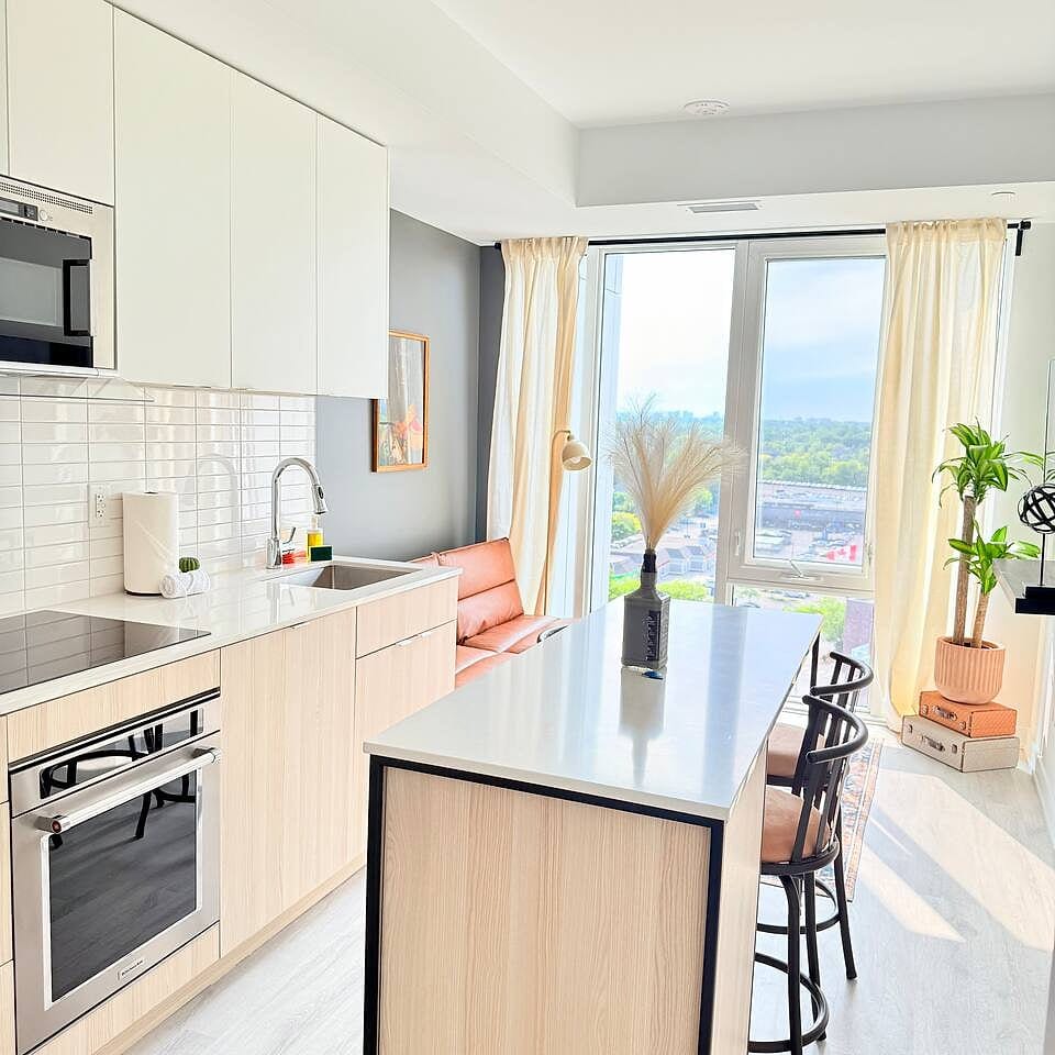 Modern 1BR Condo in Port Credit – Steps to Lake - Mississauga
