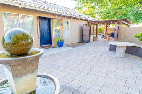 Front yard with fountain