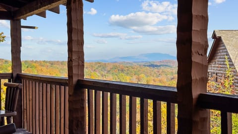 Your front-row seat to fall in the Smokies! Take in sweeping mountain views and a colorful canopy of autumn foliage, all without leaving the comfort of Dancing Embers.