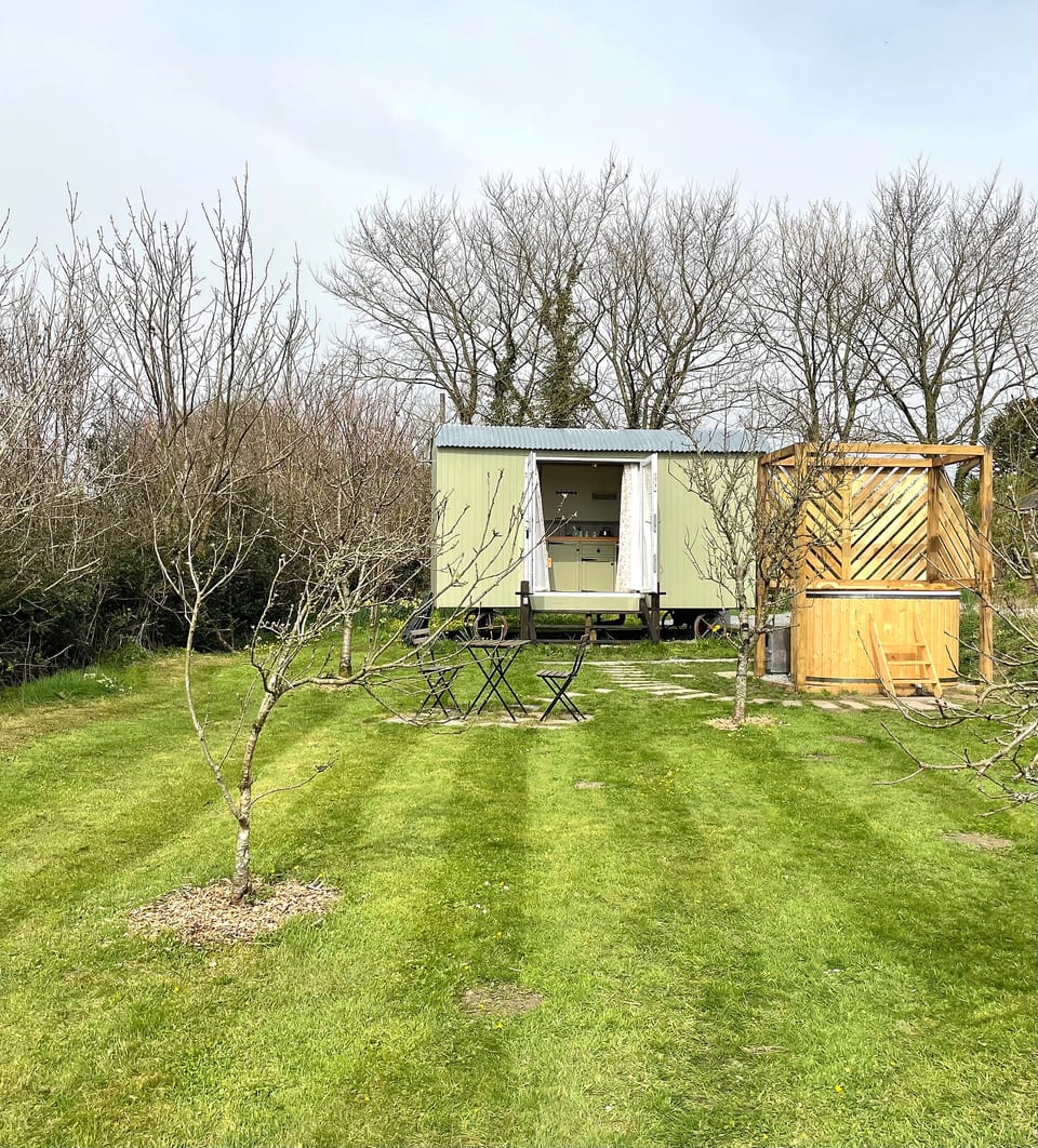 Hillcrest Hut ( With Hot-Tub) - Tenby