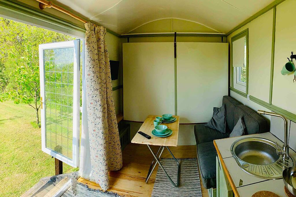 Hillcrest Hut ( With Hot-Tub)