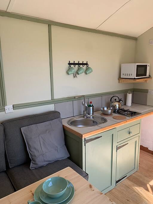 Hillcrest Hut ( With Hot-Tub)