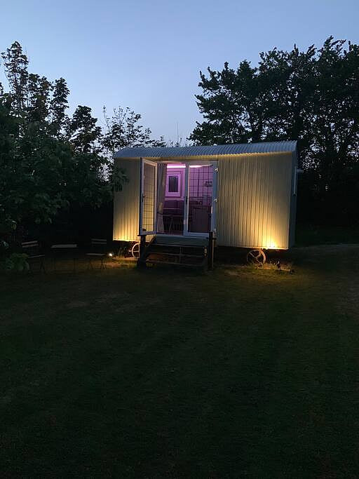 Hillcrest Hut ( With Hot-Tub)
