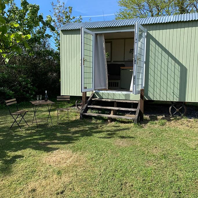 Hillcrest Hut ( With Hot-Tub)