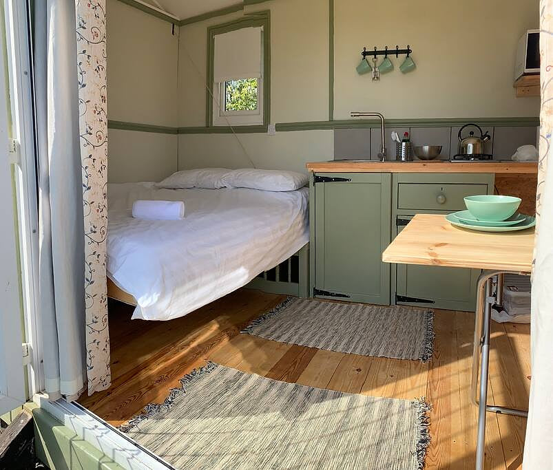 Hillcrest Hut ( With Hot-Tub)