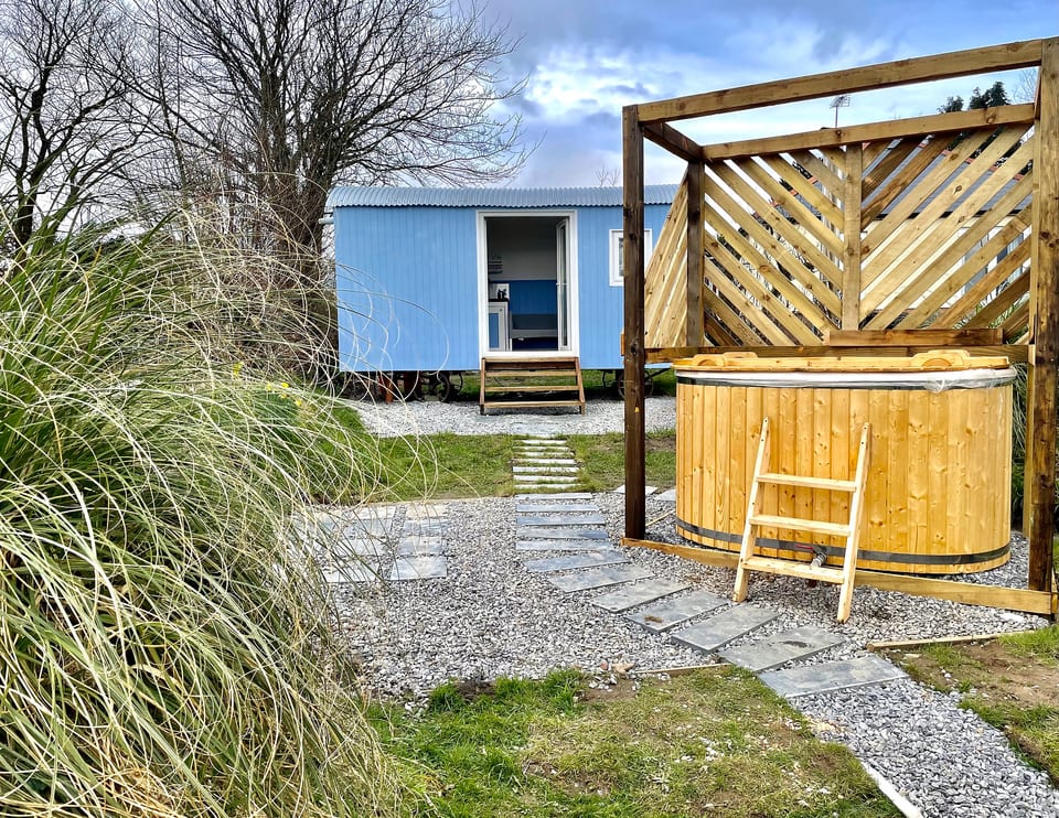 Apple Tree Hut (With Hot-Tub) - Tenby