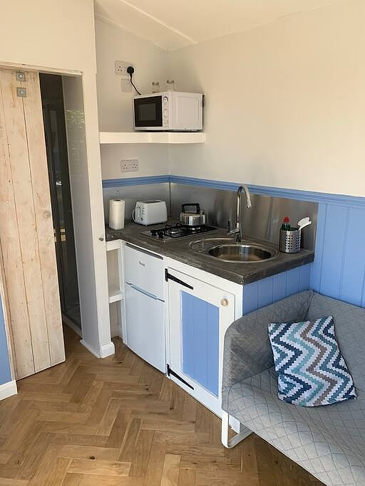 Apple Tree Hut (With Hot-Tub)