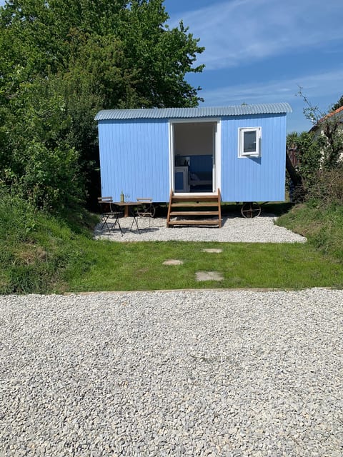 Apple Tree Hut (With Hot-Tub)