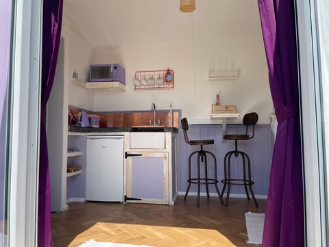 Lilac Tree Hut ( With Hot-Tub)