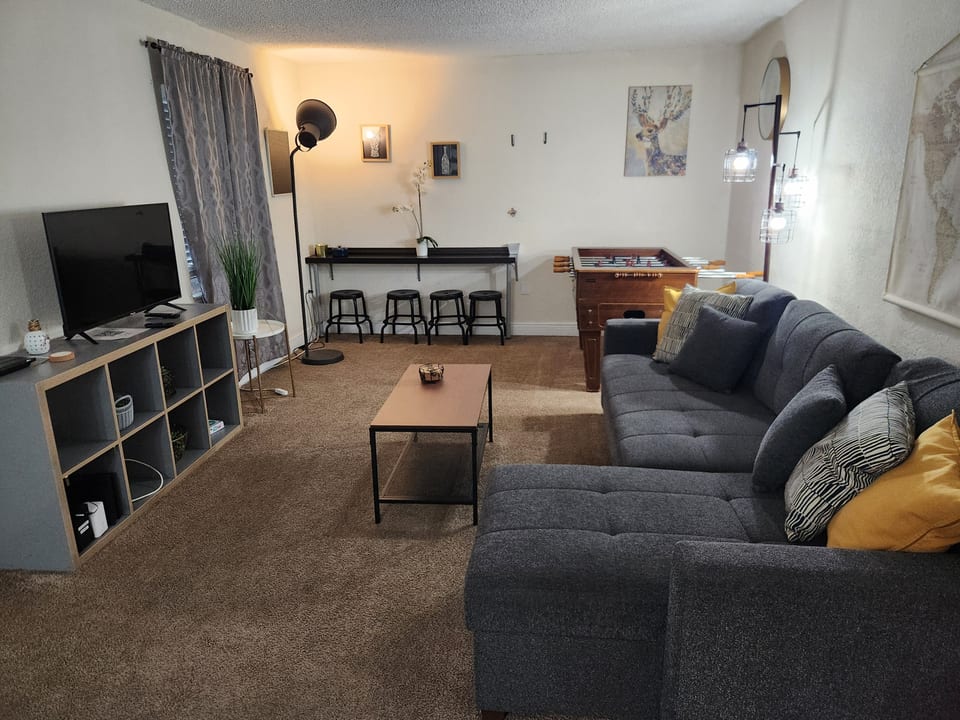 Family-Friendly 2BR Condo Near Universal - Orlando