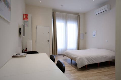 Studio Picasso near the port and beach