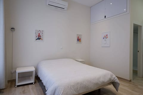 Studio Picasso near the port and beach
