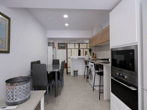 El Cabanyal: Modern 2-Bedroom Apt by the Sea