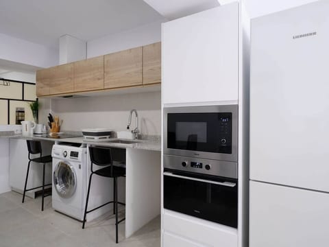 El Cabanyal: Modern 2-Bedroom Apt by the Sea
