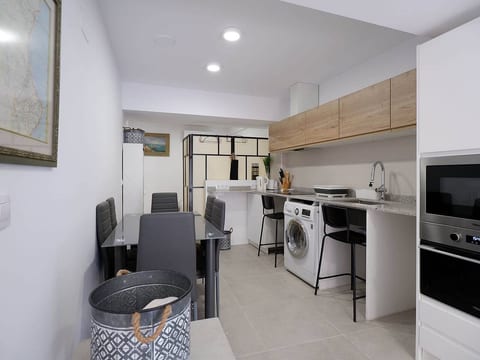 El Cabanyal: Modern 2-Bedroom Apt by the Sea