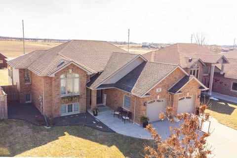 Mordern 2Br Basement Suite • Kitchen • Near Point Peele
