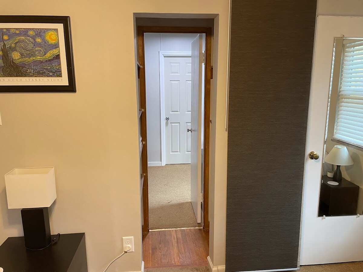 Private Suite, Bed/Bath/Kitchenette. EZ to DT Indy image 3 Private Suite, Bed/Bath/Kitchenette. EZ to DT Indy