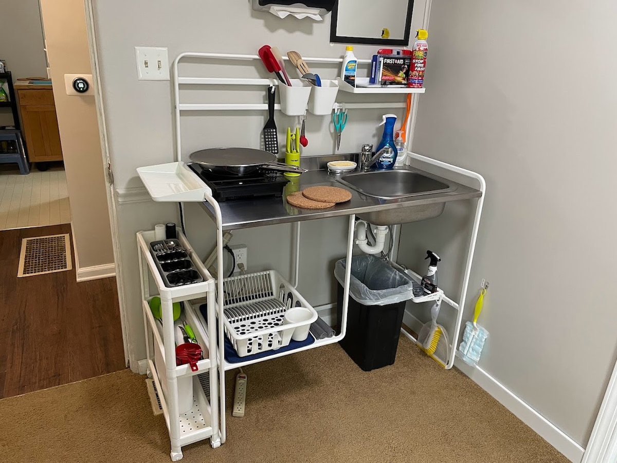 Private Suite, Bed/Bath/Kitchenette. EZ to DT Indy image 5 Private Suite, Bed/Bath/Kitchenette. EZ to DT Indy