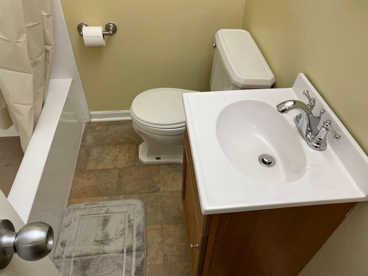 Cozy Studio Apt * Near Downtown * Private Bed/Bath image 4 Cozy Studio Apt * Near Downtown * Private Bed/Bath