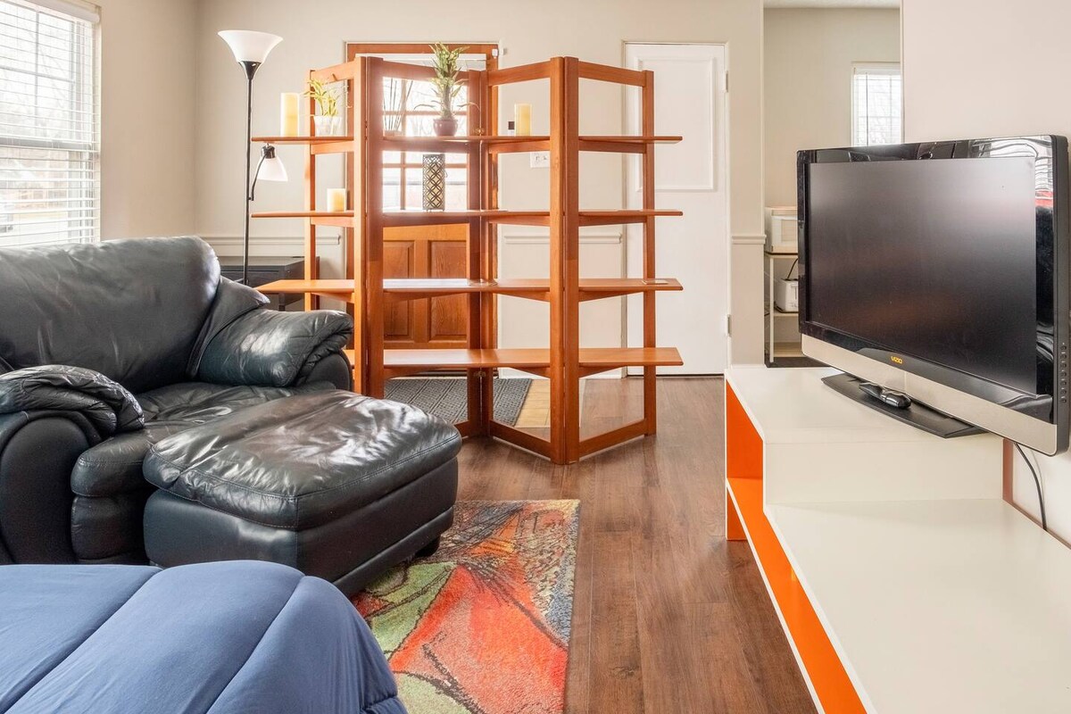 Cozy Studio Apt * Near Downtown * Private Bed/Bath image 2 Cozy Studio Apt * Near Downtown * Private Bed/Bath