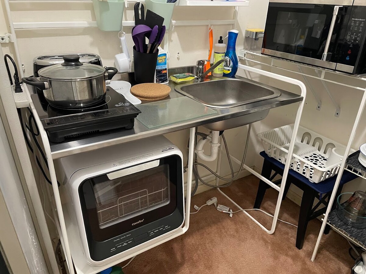 Premium Studio Apt * Near Hospitals * Washer/Dryer image 4 Premium Studio Apt * Near Hospitals * Washer/Dryer