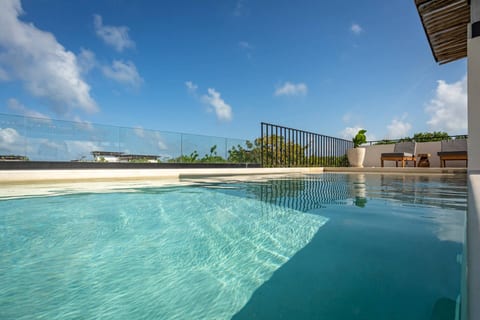 Jungle Escape Studio with Rooftop Pool | Tuané