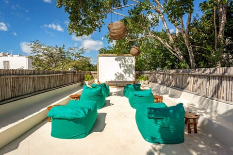 Jungle Escape Studio with Rooftop Pool | Tuané