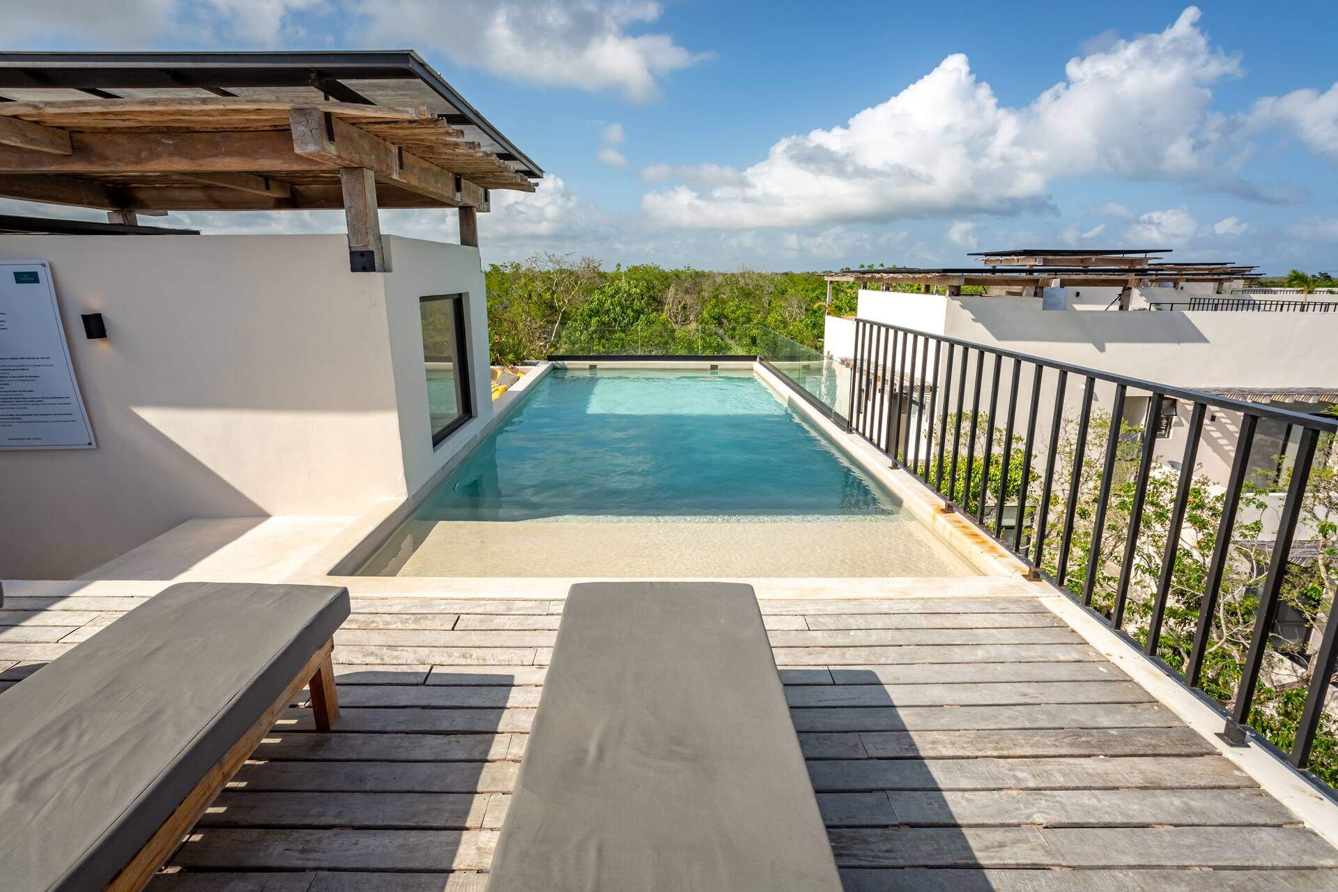 Jungle Escape Studio with Rooftop Pool | Tuané