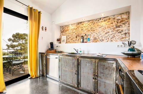 Jolie Maison dans un écrin de verdure
