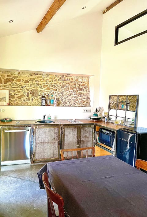 Jolie Maison dans un écrin de verdure