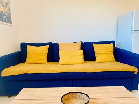 ''Loulou'' T2 modern, bright in the city center, wif parking