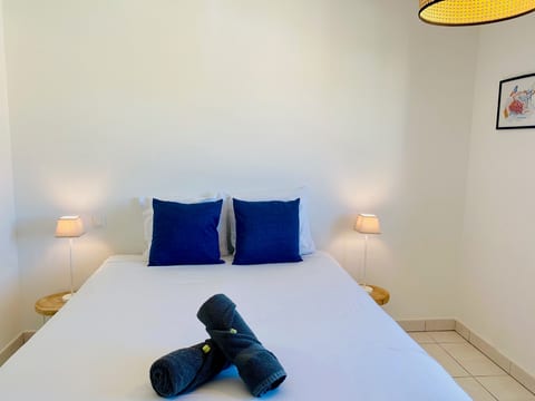 ''Loulou'' T2 modern, bright in the city center, wif parking