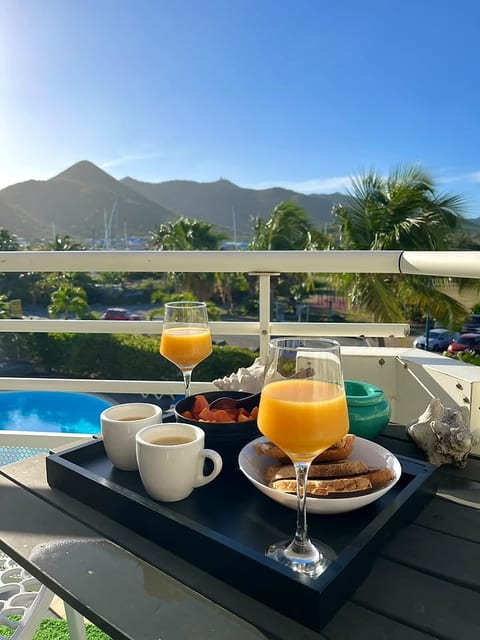 Perle des Sables -Condo with pool + private beach in Marigot