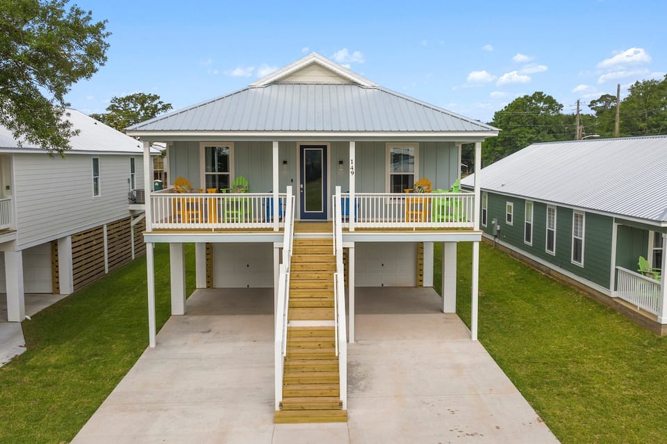 Brand new, modern beach house, just minutes from the sand.