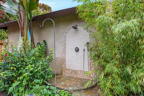 Hendry's Beach House