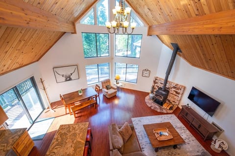 Castlewood Chalet in Arnold – A-Frame w/ Hot Tub