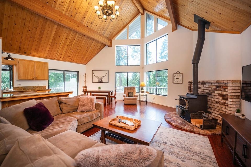 Castlewood Chalet in Arnold – A-Frame w/ Hot Tub image 1