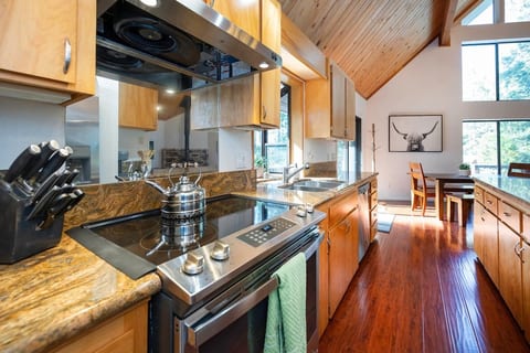 Castlewood Chalet in Arnold – A-Frame w/ Hot Tub