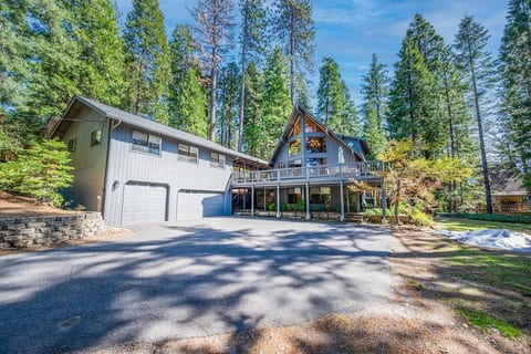 Castlewood Chalet in Arnold – A-Frame w/ Hot Tub