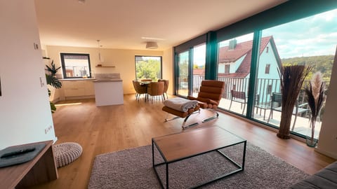 AlbLoft - Design-Wohnung 82 qm mit Balkon bei Tübingen