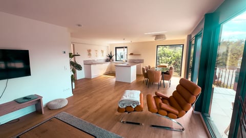 AlbLoft - Design-Wohnung 82 qm mit Balkon bei Tübingen