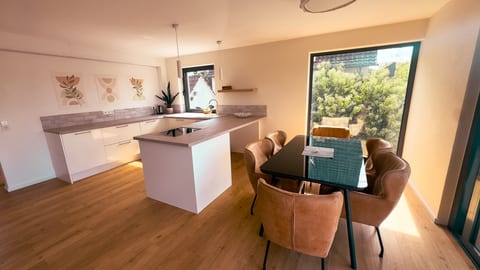 AlbLoft - Design-Wohnung 82 qm mit Balkon bei Tübingen