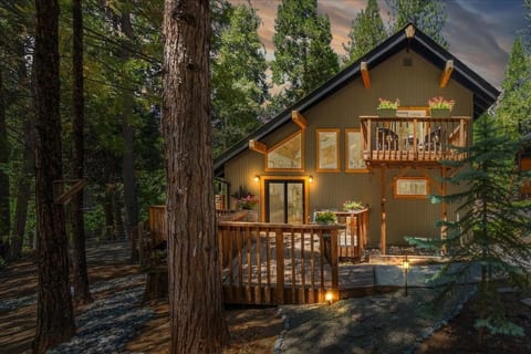 Arnold’s Cozy Cabin– Modern Stay Near Bear Valley
