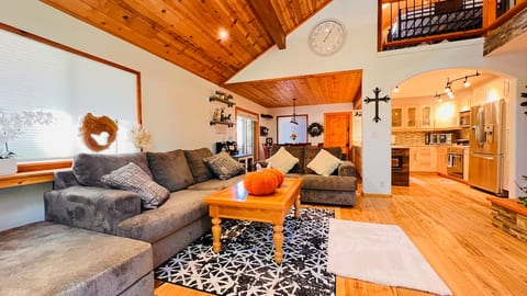 Arnold’s Cozy Cabin– Modern Stay Near Bear Valley
