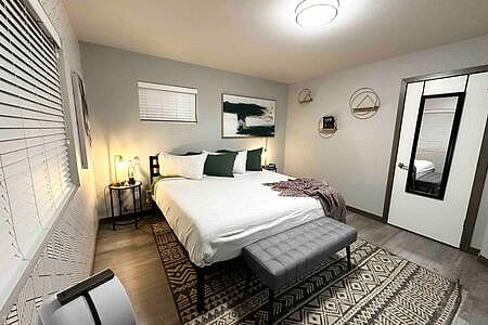 Cheerful private king room with en suite