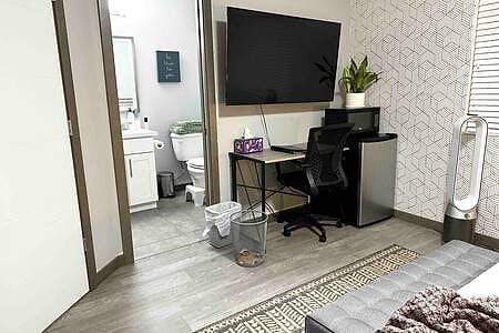 Cheerful private king room with en suite
